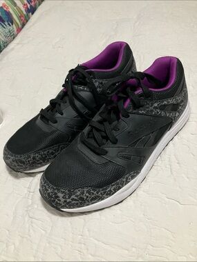 Reebok men’s 11 , eu 44.5 , Black “ Hexalite” sneakers / runners